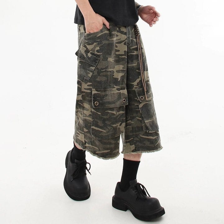 baggy camouflage cargo shorts